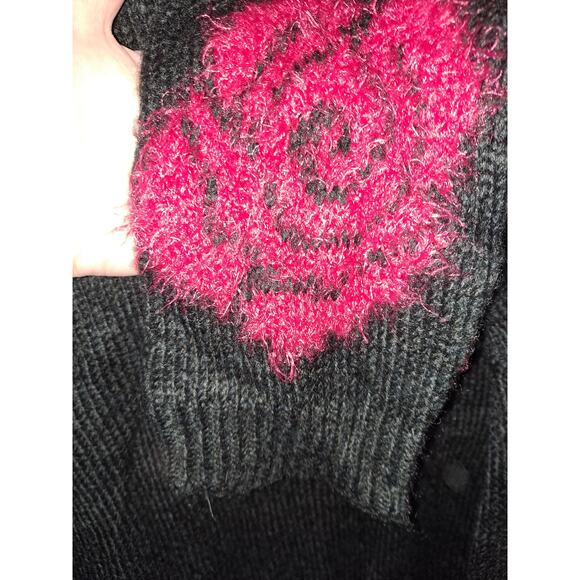 Cable & Gauge Black with Rose Sweater Size Small - Picture 7 of 7
